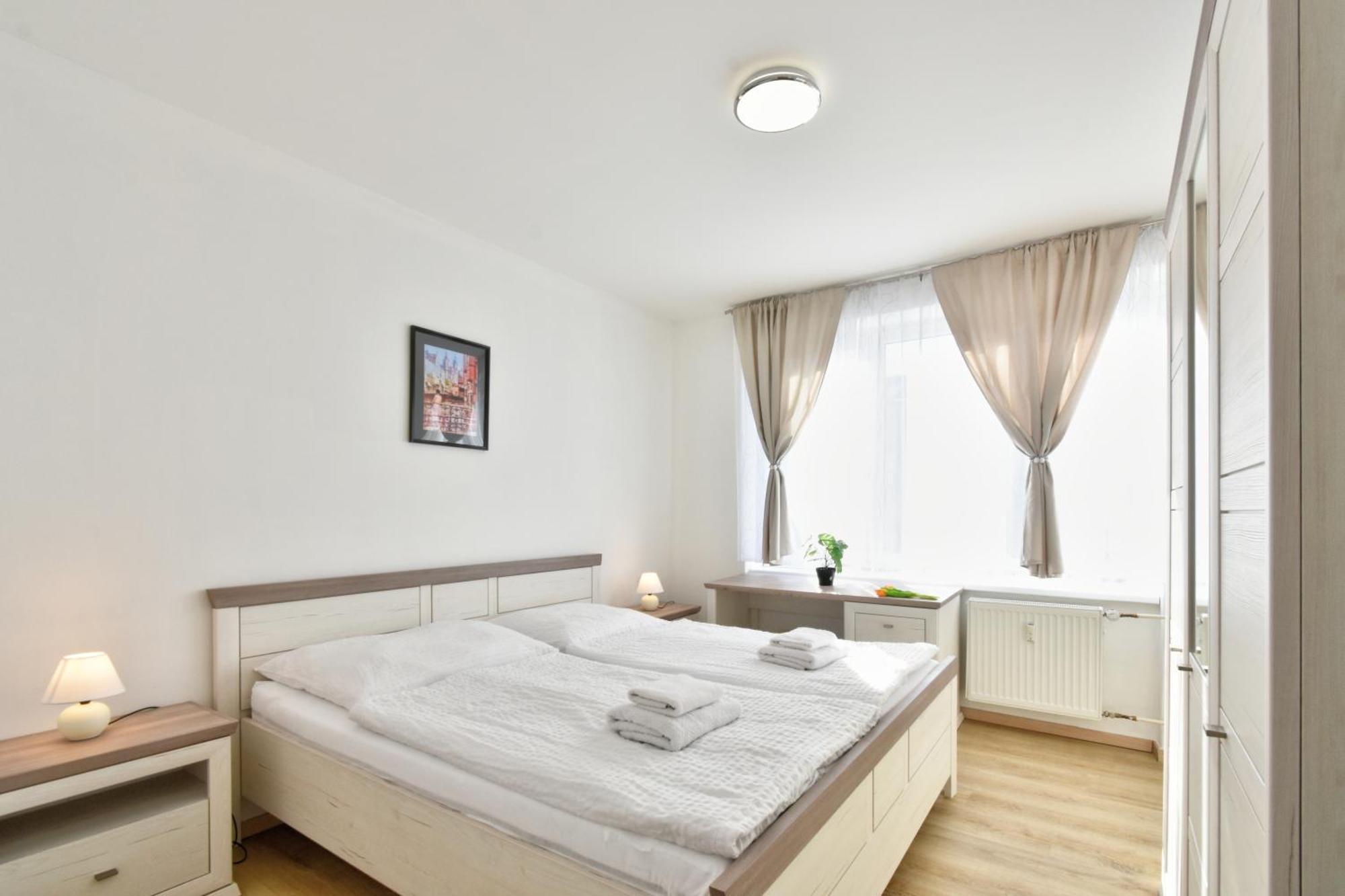 Point Apartment *